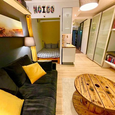 Forum Metro Wifi 1Gbs 70'Tv Netflix Hbo Appletv Warsaw Luaran gambar