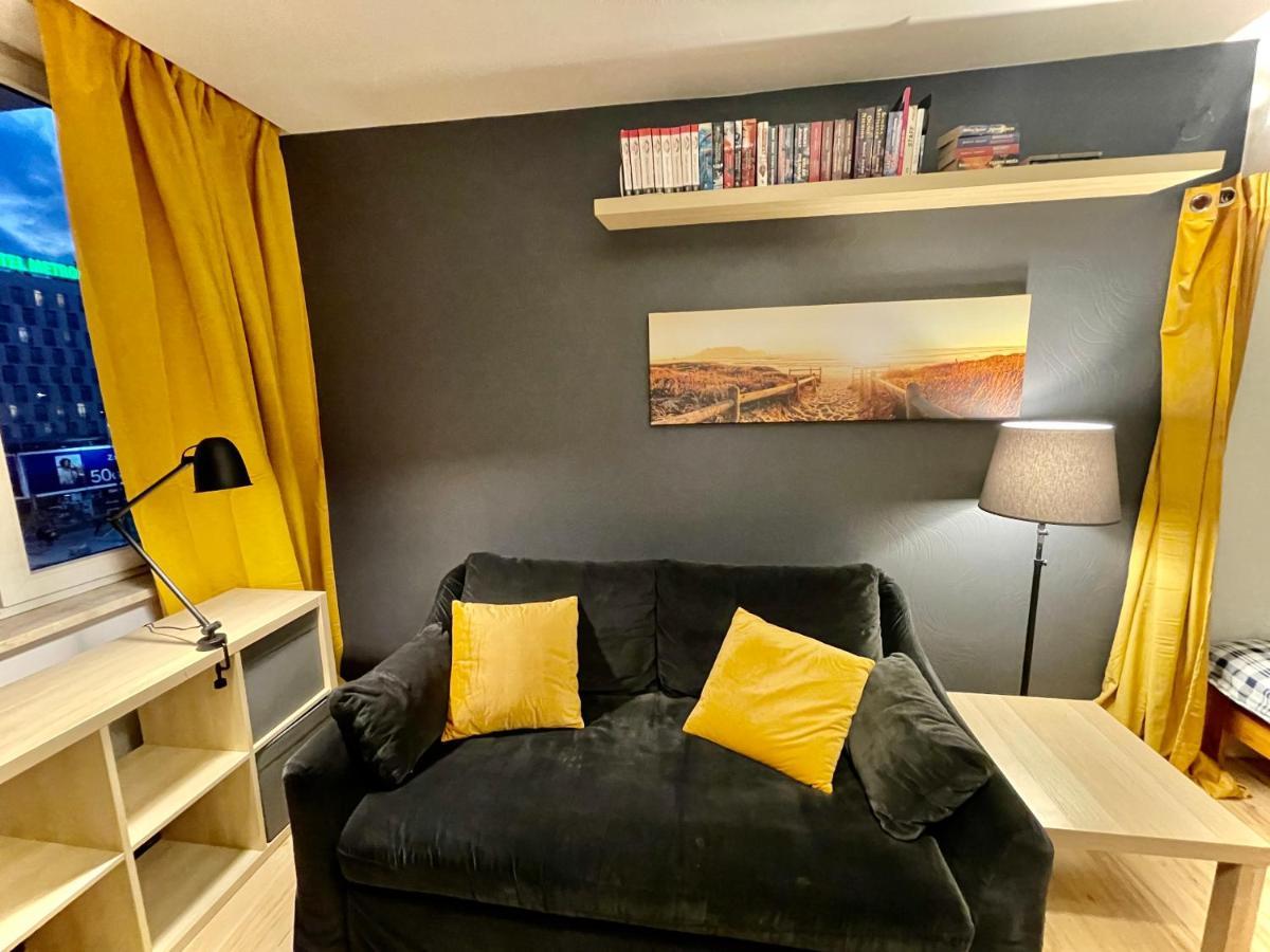Forum Metro Wifi 1Gbs 70'Tv Netflix Hbo Appletv Warsaw Luaran gambar